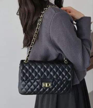 블랙 퀼팅 숄더백