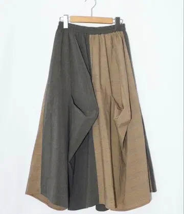 스칼라 753010: 랜덤 턱 3가지 패턴 전개 배색 벌룬 스커트