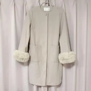 인덱스 베이지 체스터 코트 퍼 포함