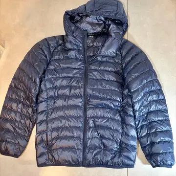 유니클로 울트라 라이트 다운 S 남성용 후드 부착 네이비 경량 보온