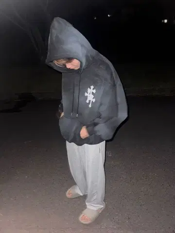 블랙 후드 부착 후드티 로고