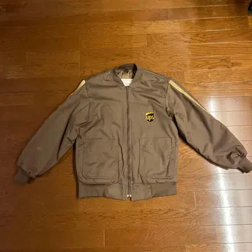 MADE IN USA. UPS 아우터