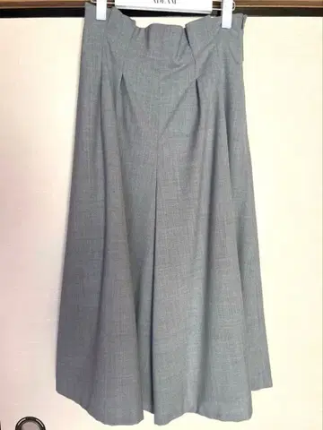 FOXEY 그레이 팬츠(벨트 없음)