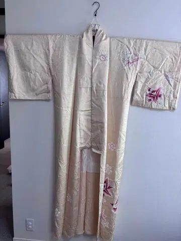 옐로우 컬러 크림색 호몬기