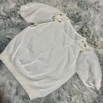 리본 포함 화이트 칠부 소매 니트