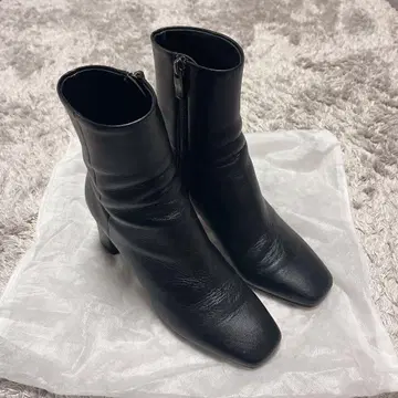 [ 23.0 ] 다이애나 블랙 가죽 부츠