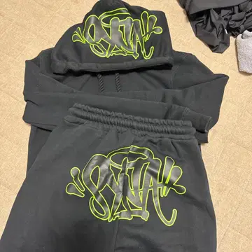 그래피티풍 로고 후드 부착 맨투맨 세트