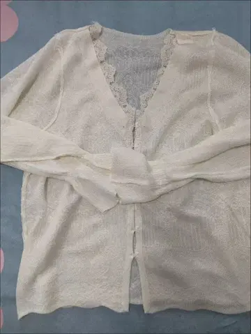 화이트 레이스 V넥 가디건