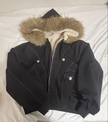 퍼 후드 다운 자켓 블랙