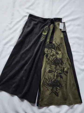 [ 새상품 ] 미야비유이 와이드 팬츠 일본풍 패턴 꽃무늬 자수