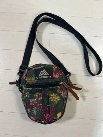 [ 새상품급 ] GREGORY 꽃무늬 숄더백