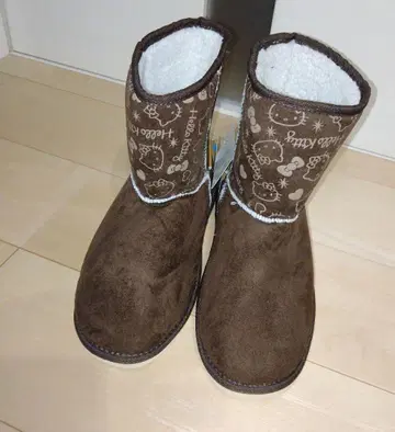 새상품 택 포함 SANRIO 산리오 헬로키티 어그 부츠