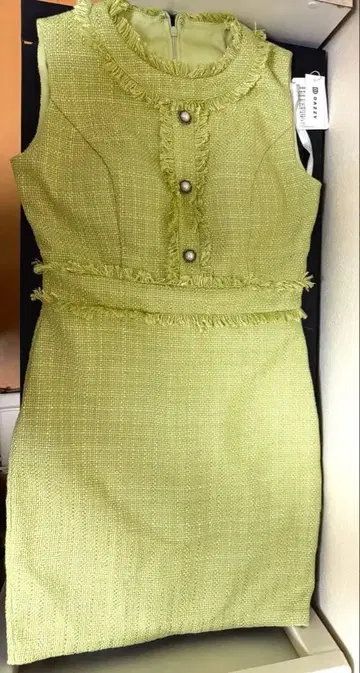 연한 녹색 프린지 타이트 드레스