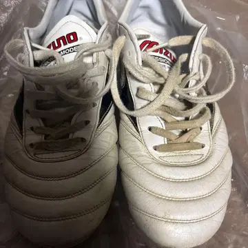 미즈노 프로페셔널 모델 축구화