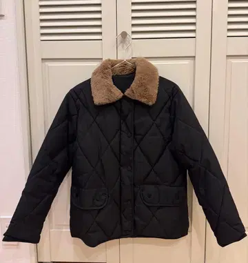블랙 퀼팅 다운 자켓 퍼 카라 부착