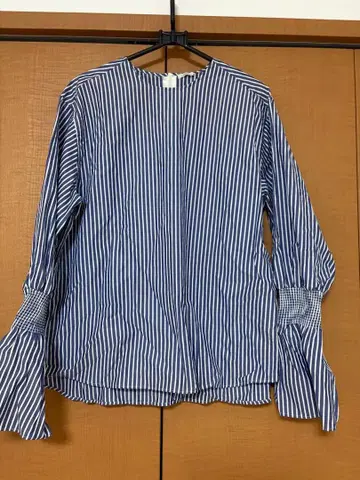 IENA 파랑과 화이트 스트라이프 긴팔 셔츠