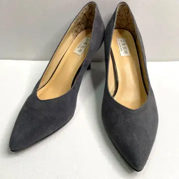 새상품급 히미코 펌프스 스웨이드 그레이 24.5 스틸레토 힐