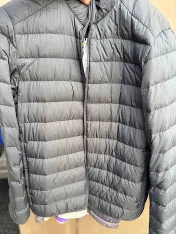 UNIQLO 경량 다운 자켓 M 사이즈 라이트 무게