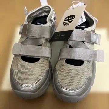 SHAKA 베이지 x 실버 스포츠 샌들