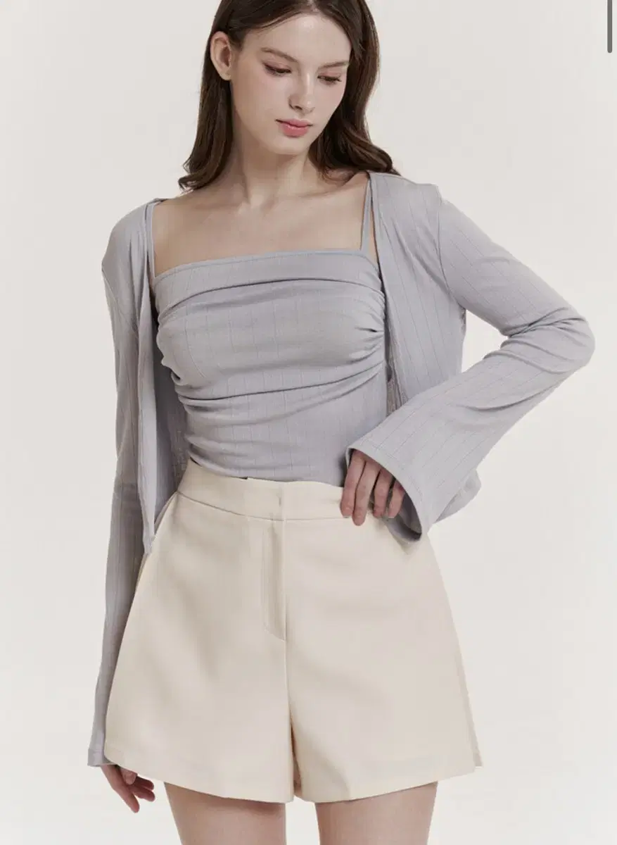 Grace u shorts cream M size