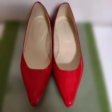 LUSSO MALENA 레드 에나멜 스틸레토 펌프스