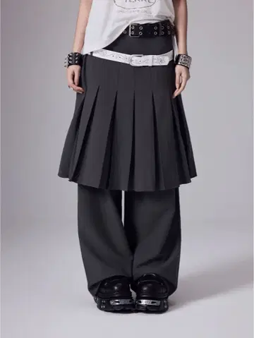 다크 그레이 플리츠 스커트 팬츠 콤비