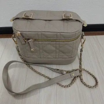 베이지 퀼팅 숄더백