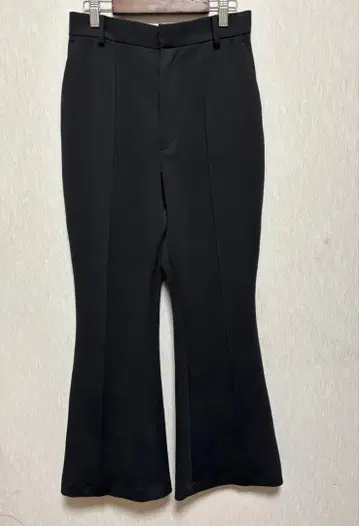 &ellecy 안드엘시 블랙 센터 프레스 플레어 팬츠