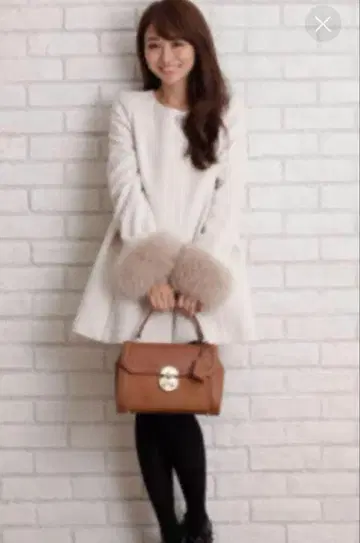 리랜드트루 턱 A라인 코트