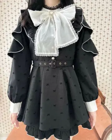 프릴 달린 블랙 미니 원피스 로지타 리본 무늬 셋업 ROJITA