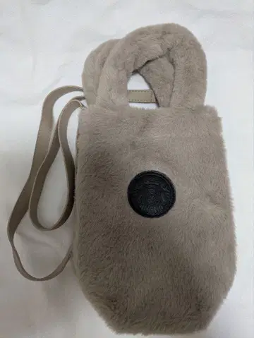 스벅 보틀 퍼 숄더백 퍼 베이지