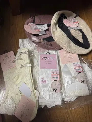 아오키 미사코 씨 NINA'S 하트 모티브 니트 삭스 외 세트