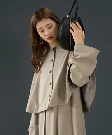 금일 한정! 에미레 cape design poncho coat 베이지 M