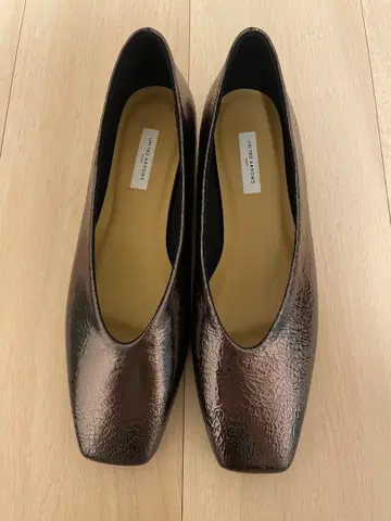 스퀘어 플랫 펌프스