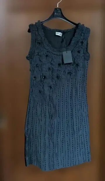 PHILOSOPHY 블랙 슬리브리스 무릎 기장 원피스