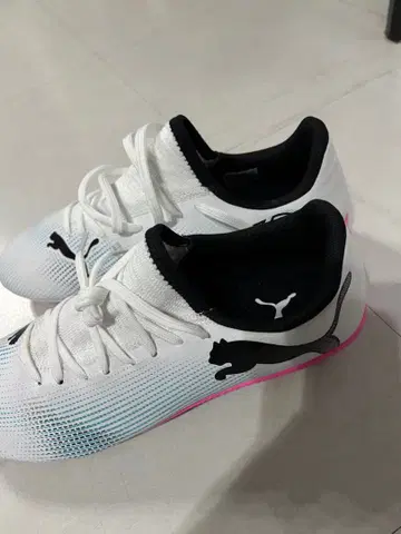 새상품 Puma 스파이크 화이트/핑크