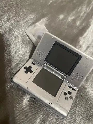 닌텐도 뮤지엄 한정판 키링 DS