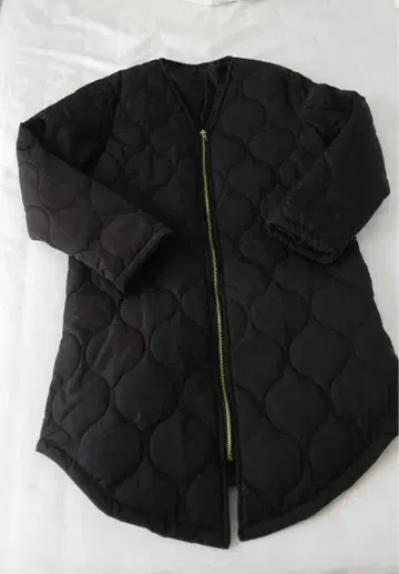 블랙 퀼팅 자켓 골드 지퍼