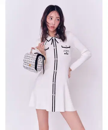 LILY BROWN 데이지 단추 비쥬 미니 니트 원피스 마리크와