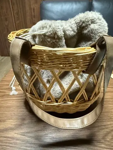 베이지 바스켓백