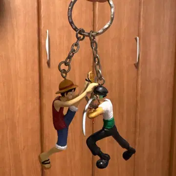 원피스 루피 조로 초기 만남 장면 재현 피규어 키링