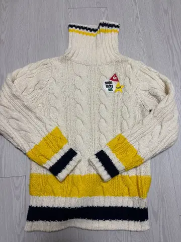 르꼬끄 케이블 짜임 터틀넥 스웨터