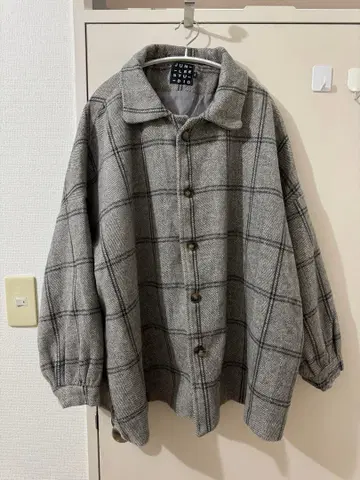 그레이 계열 체크 무늬 오버 사이즈 자켓