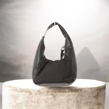 TREASURE TOPKAPI 블랙 나일론과 가죽 숄더백