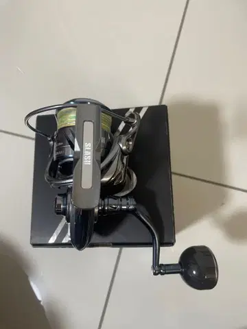 SLASH RIGID 4000HG 스피닝 릴