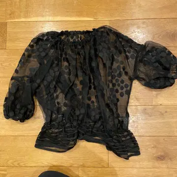 cardo fabrica 블랙 도트 무늬 칠부 소매 블라우스