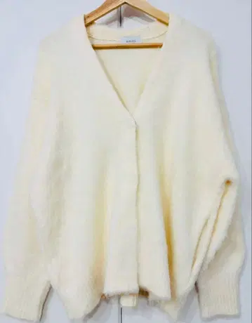 [택 포함 새상품] emmi 니트 가디건