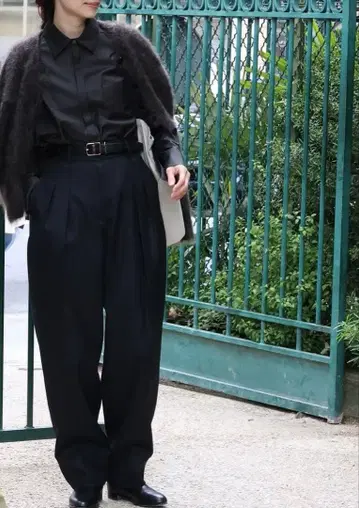 새상품 Deres Parisienne pants 사이즈 2 블랙