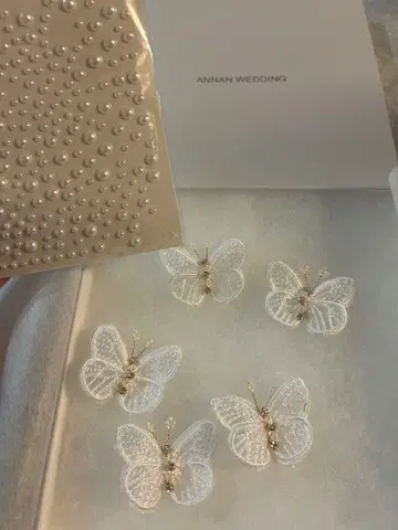 [브라이덜] ANNAN WEDDING 레이스 소재의 나비 모티브