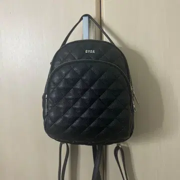 GYDA 퀼팅 블랙 럭색